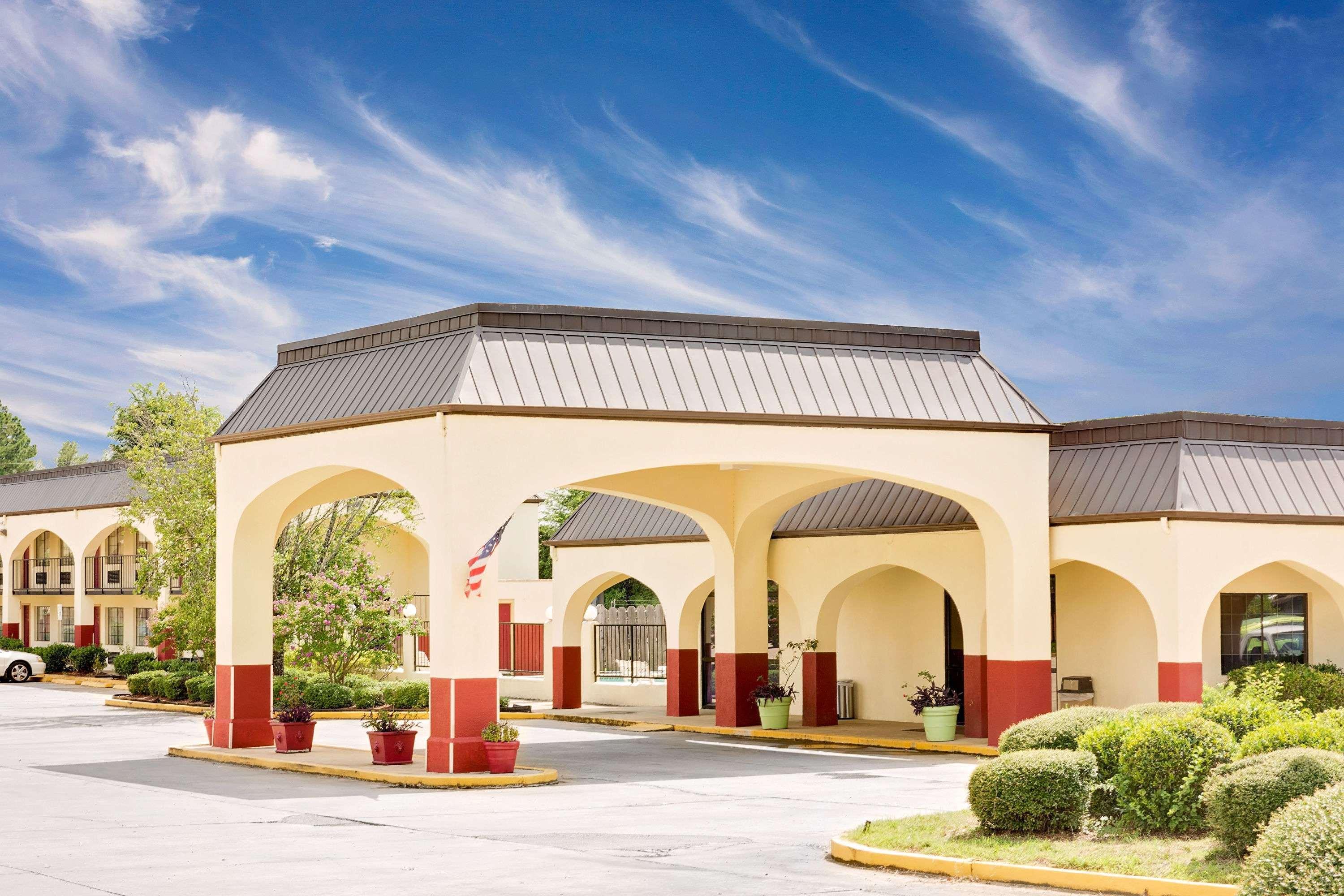 Days Inn & Suites By Wyndham Starkville Eksteriør billede